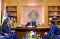 الرئيس الزُبيدي يلتقي وفدا هندسيا مصريا لتطوير قطاع الكهرباء