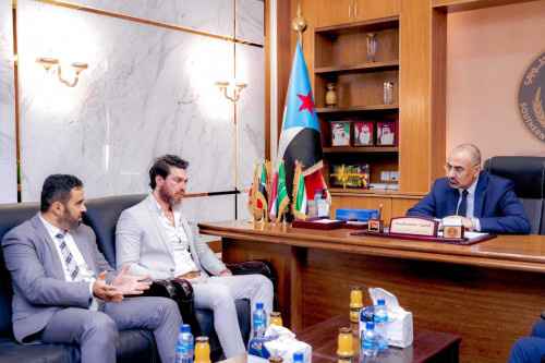 الرئيس الزُبيدي يبحث مع ممثلي عدد من شركات التطوير العقاري المصرية سُبل النهوض بالقطاع السياحي