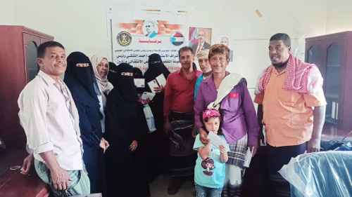 انتقالي أبين يدشن توزيع المساعدات النقدية لذوي الأمراض المزمنة