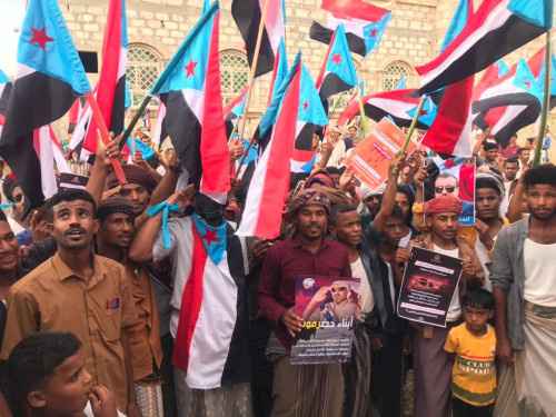 أبناء منطقة سناء بمديرية السوم يطالبون بسرعة تنفيذ اتفاق الرياض وإخراج المنطقة العسكرية الأولى