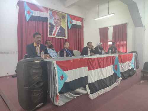 فريق الحوار الوطني الجنوبي الداخلي يلتقي قيادات السلطة المحلية وممثلي الأحزاب السياسية بيافع