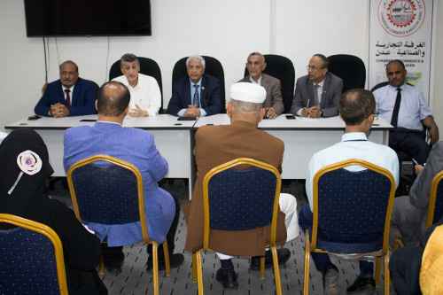 فريق الحوار الوطني الجنوبي يلتقي قيادة الغرفة التجارية ونخبة من رجال المال والأعمال