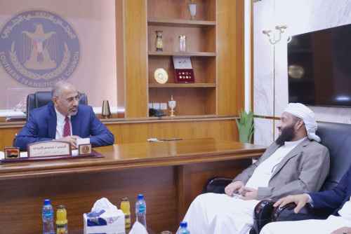 الرئيس الزُبيدي يطّلع على سير عمل وزارة الأوقاف والإرشاد