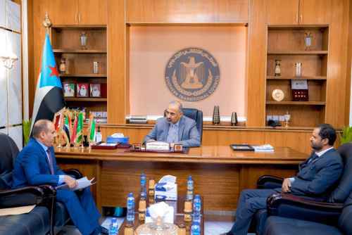 الرئيس الزُبيدي يطّلع على سير العمل في المحاكم الجزائية المُتخصصة