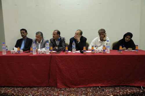 فريق الحوار الوطني الجنوبي يلتقي ممثلي الاتحادات النقابية والشبابية والنسوية ومنظمات المجتمع المدني في المكلا