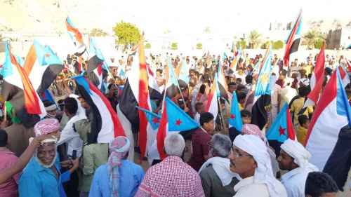 انتفاضة جماهيرية واسعة في مديريات وادي حضرموت تطالب بخروج قوات الإخوان