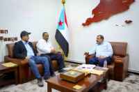 اللواء بن بريك يناقش مع المدير العام لمكتب وزارة الصحة العامة والسكان في ساحل حضرموت الأوضاع الصحية وسُبل الارتقاء بها