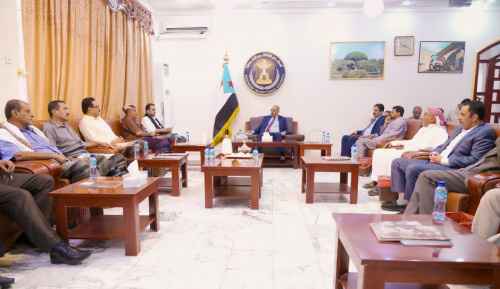 الرئيس الزُبيدي يستقبل وفدا من أبناء محافظة شبوة