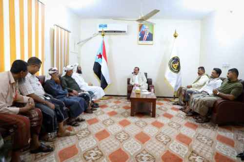 اللواء بن بريك يستقبل عدداً من مشايخ محافظة حضرموت