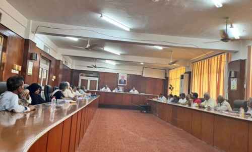 الوزير السقطري يترأس اجتماعا موسعا لموظفي الهيئة العامة للمصائد السمكية في خليج عدن