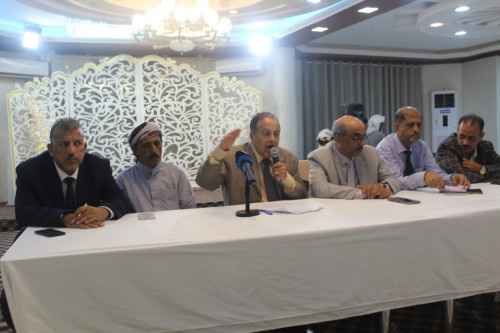 فريق الحوار الوطني الجنوبي الداخلي يلتقي بالشخصيات الاجتماعية والأكاديمية في محافظة المهرة