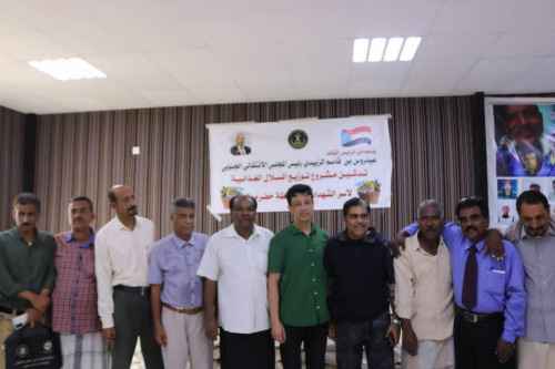 انتقالي حضرموت يدشن توزيع السلال الغذائية على أسر الشهداء بالمحافظة