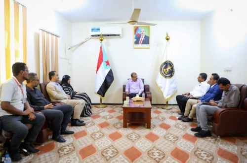 اللواء بن بريك يؤكد اهتمام المجلس الانتقالي بالشباب وإشراكهم في العملية الإدارية والسياسية