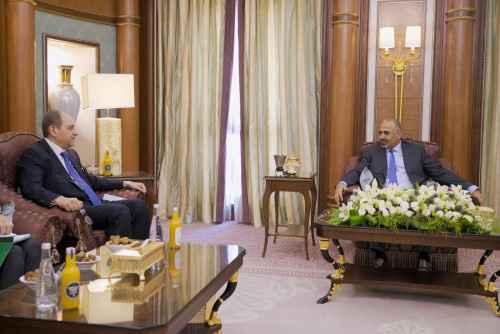 الرئيس الزُبيدي يلتقي سفير جهورية مصر العربية