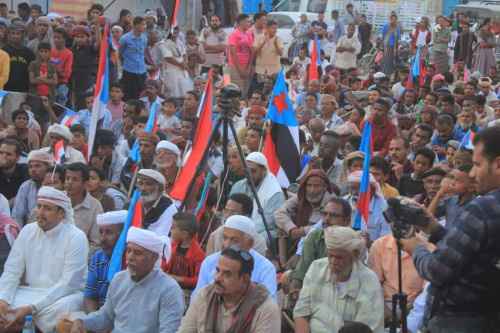 مهرجان خطابي وجماهيري حاشد بمديرية القطن للمطالبة برحيل المنطقة العسكرية الأولى