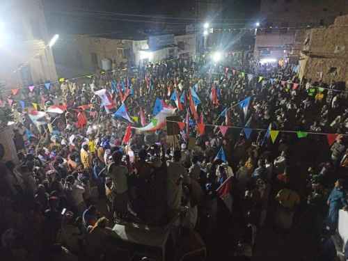 استمراراً للتصعيد الشعبي في أحياء ومناطق &nbsp;مديرية سيئون .. أبناء منطقة بور في مسيرة جماهيرية لهم يطالبون برحيل المنطقة العسكرية الأولى