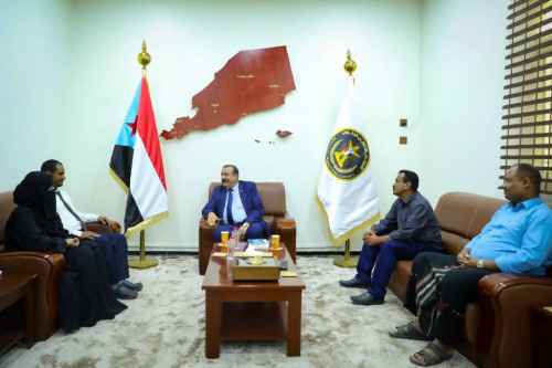 اللواء بن بريك يؤكد على أهمية تطوير الخدمات الطبية والنهوض بالقطاع الصحي بشبوة