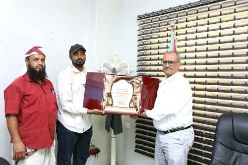 مركز الغسيل الكلوي في محافظة الضالع يُكرّم الجعدي لجهوده في تأسيس وتطوير المركز