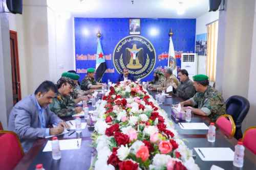 اللواء بن بريك يشدد على ضرورة رفع اليقظة الأمنية لتطهير الجنوب من براثن التنظيمات الإرهابية