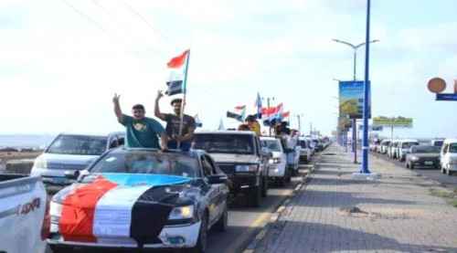 مسيرات حاشدة بالسيارات تجوب شوارع العاصمة عدن احتفاءً بذكرى ثورة 14 أكتوبر