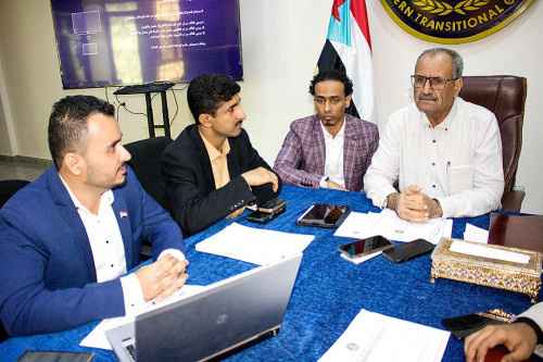 الجعدي يطلع على أداء دائرة الشباب والطلاب ويدشن الموقع الخاص بالدائرة