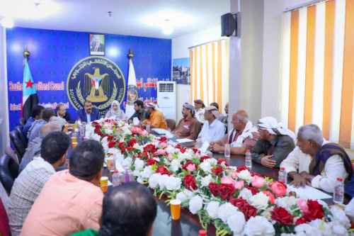 اللواء بن بريك يستقبل عدداً من مشايخ وشخصيات محافظة أبين