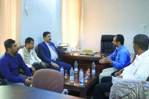 العميد الجبواني يتفقد سير العمل في مكتب الصحة والسكان بالمحافظة