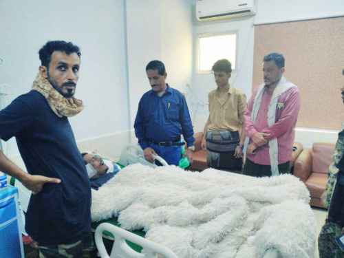 الشقي يطمئن على صحة قائد اللواء الثامن صاعقه العميد حمصان