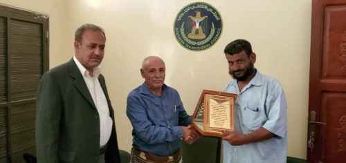 منسقية كلية التربية الضالع تكرم العميد مهدي لدعمه المستمر للعملية التعليمية