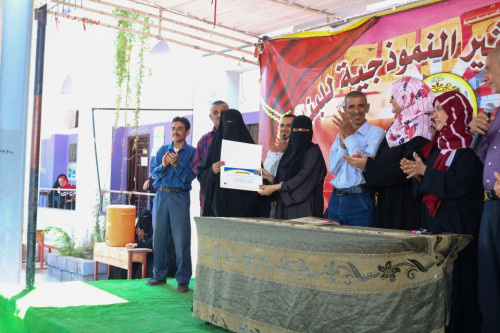 الأمانة العامة تكرم عدداً من المعلمات المتميزات في ثانويتي الجلاء وباكثير بالعاصمة عدن