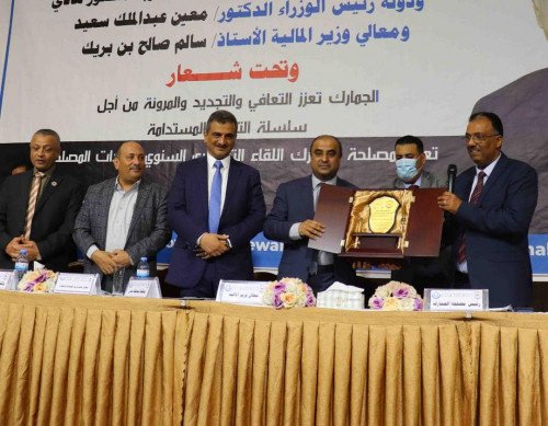 مصدر بمكتب مالية عدن: المذكرات المُسربة دليل حرص محافظ عدن ومساهمته في إحداث إصلاحات جذرية للنظام المالي
