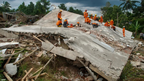 حصيلة زلزال إندونيسيا.. 252 قتيلا بينهم أطفال انهارت مدارسهم