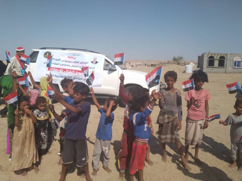 برعاية الرئيس الزُبيدي.. انتقالي العاصمة عدن يوزع "الكسوة الشتوية" للأطفال في المناطق النائية بالبريقة