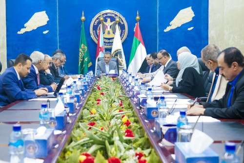رئاسة الانتقالي تشيد بنتائج عمل فريق الحوار الوطني الجنوبي ولقاءاته مع جميع القوى والمكونات الوطنية