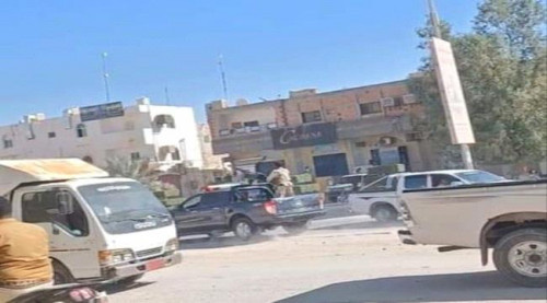 قوات العسكرية الأولى تطلق نيران أسلحتها باتجاه المحتجين الغاضبين بسيئون