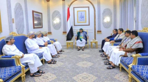 الحوثي يبلغ الوفد العماني رفضه تمديد الهدنة وتمسكه بشروطه
