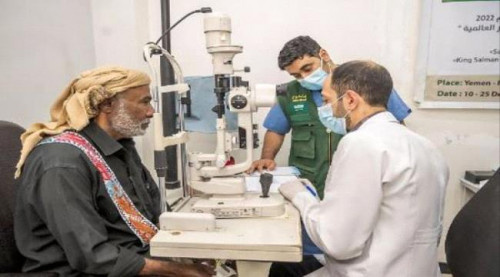 مركز الملك سلمان للإغاثة يجري 34 عملية قلب بالمكلا