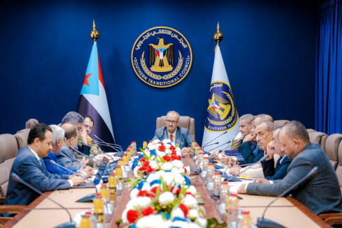 رئاسة الانتقالي تشيد بالتجاوب الكبير من المكونات السياسية والمجتمعية الجنوبية مع دعوة الرئيس الزُبيدي للحوار