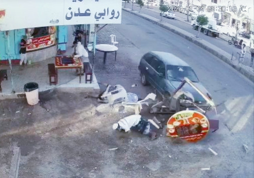 حادثة دهس لمواطنين في البريقة والقبض على السائق ومرافقه