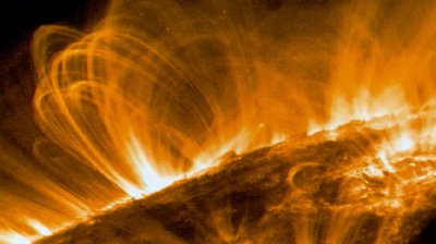بقعة شمسية ضخمة ومخفية تفجر توهجا هائلا من الفئة X وقد تكون الأرض قريبا "في خط النار"