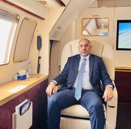 الرئيس الزُبيدي يصل العاصمة السعودية الرياض