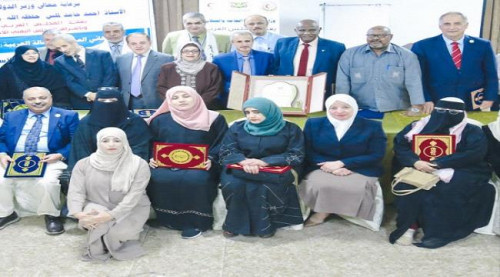 تكريم وفد الأساتذة العرب المشارك في امتحان البورد العربي بالعاصمة عدن بدرع الرئيس الزُبيدي  