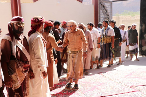الكثيري يزور منطقة الكسر ويلتقي بالمشايخ والأعيان