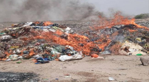 إتلاف شحنة بضائع فاسدة ومواد إغاثة منتهية الصلاحية بالعاصمة عدن