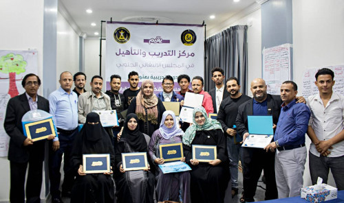 مركز التدريب والتأهيل يختتم دورة مهارات تحليل المشكلات واتخاذ القرارات