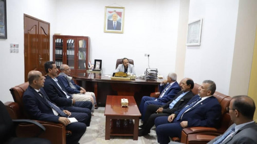 بحضور الكثيري.. فريق الحوار الوطني الجنوبي الداخلي يلتقي محافظ حضرموت