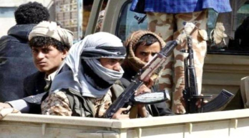 الحوثي يجبر التجار على وضع صناديق جمع التبرعات بمحلاتهم