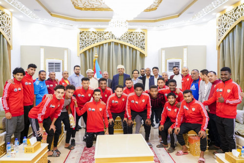 الرئيس الزُبيدي يستقبل بعثة نادي فحمان المشاركة في بطولة الملك سلمان للأندية العربية أبطال الدوري