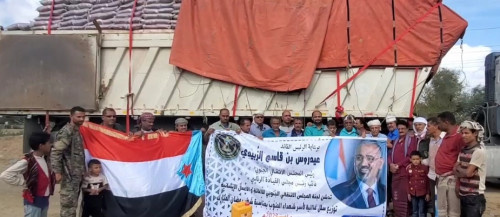 انتقالي الضالع يدشن توزيع السلال الغذائية على أسر الشهداء