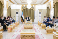 الرئيس الزُبيدي يعقد لقاءً مشتركًا بفريق الحوار الوطني ورؤساء عدد من المكونات السياسية الجنوبية